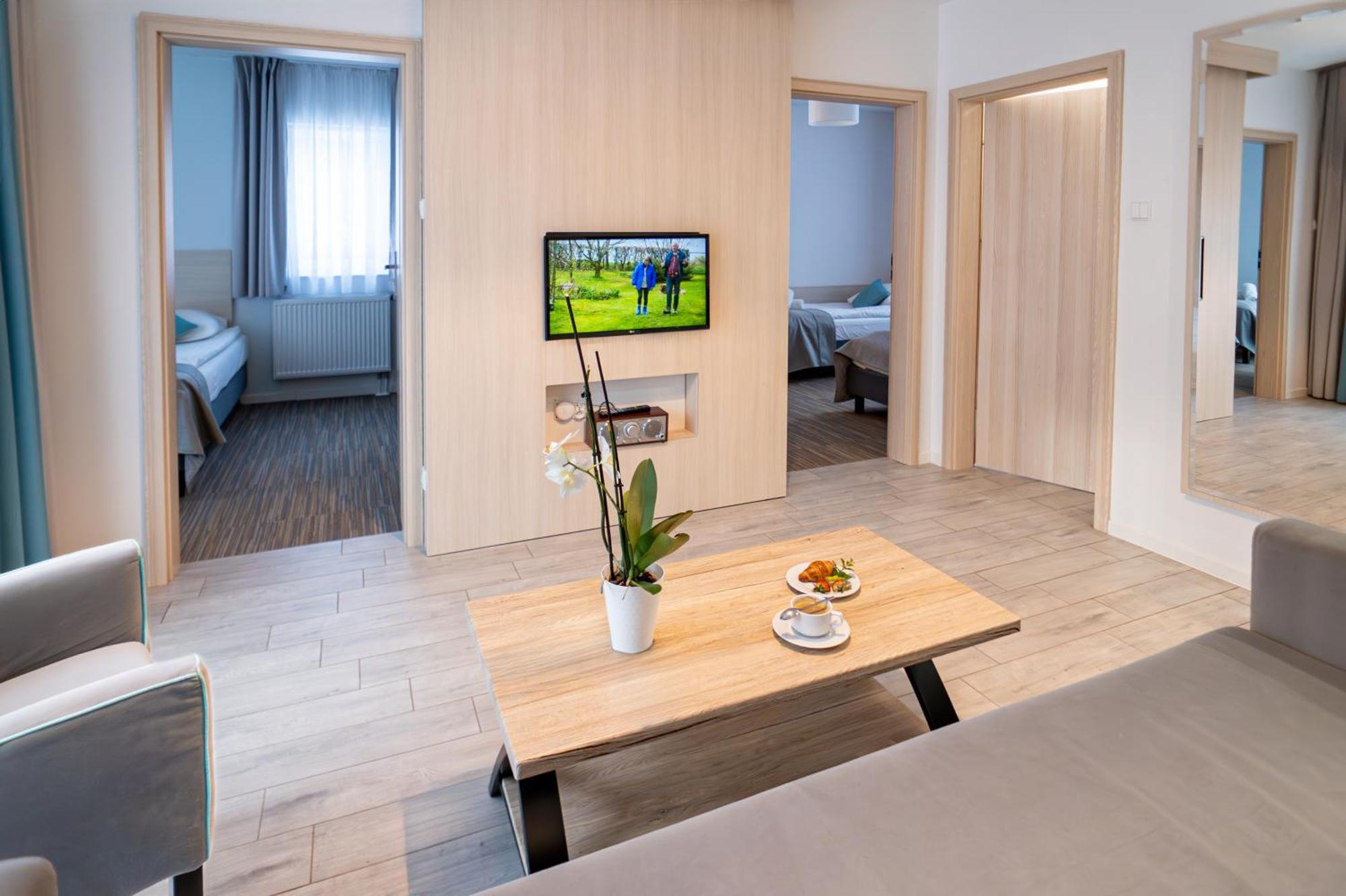 Osrodek Szkoleniowo-Wypoczynkowy "Lesnik" Hotell Ustka Exteriör bild
